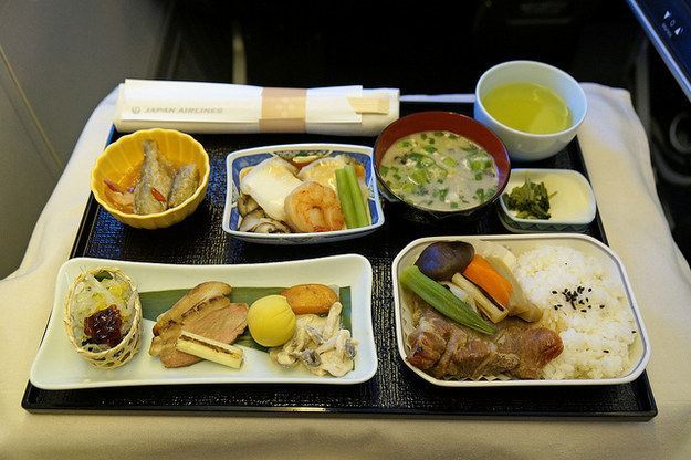 全球第二高铁，日本新干线商务舱的美食之旅揭秘