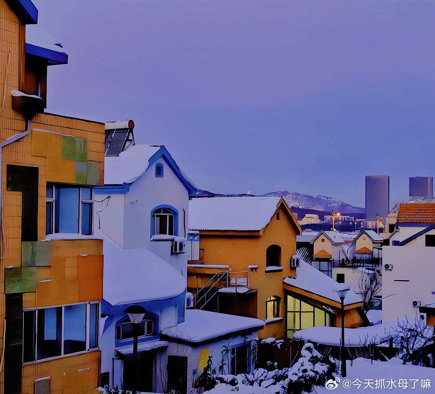 山东威海火炬八街开启雪国模式，一场浪漫的白雪盛宴