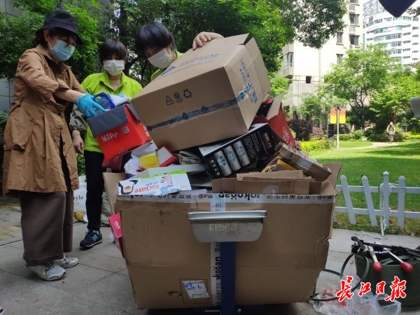 肯德基满地垃圾无人收，揭示快餐文化背后的挑战与应对