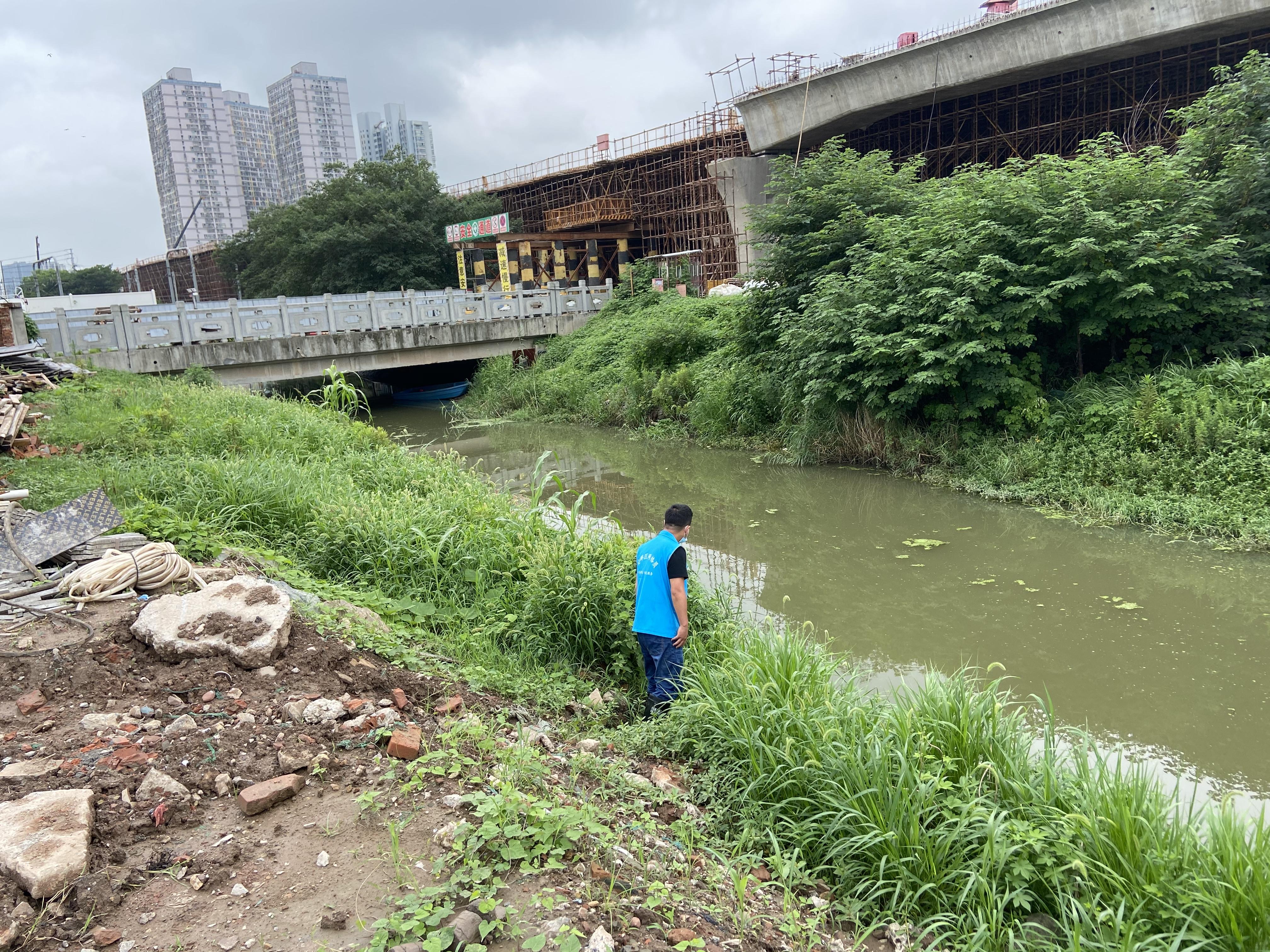 南京地铁 10 号线一运行区间地下水渗出临时停运