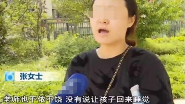 女童赤裸上身凌晨在室外被罚站