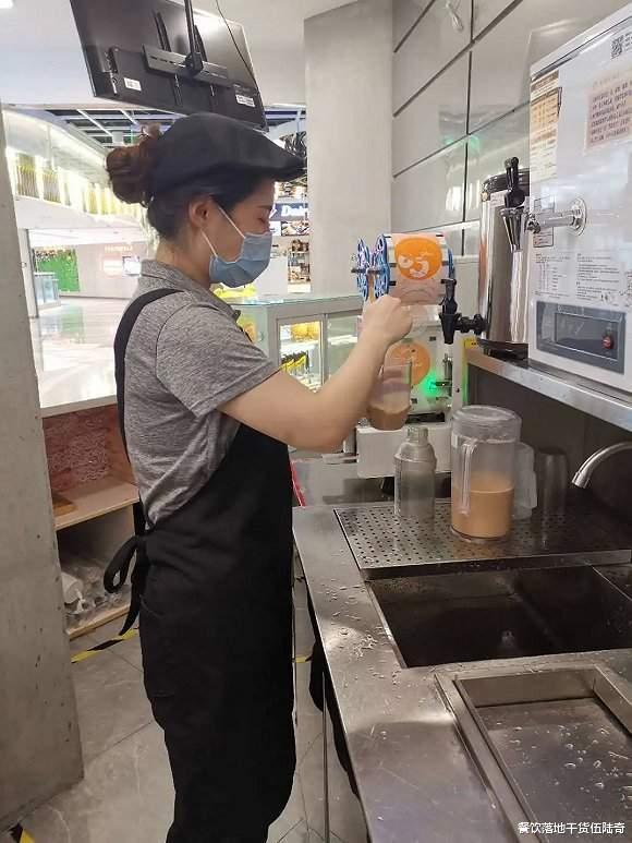 初中生烧毁奶茶店